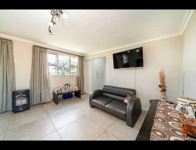 BUSINESS FOR SALE IN PRIMROSE HILL